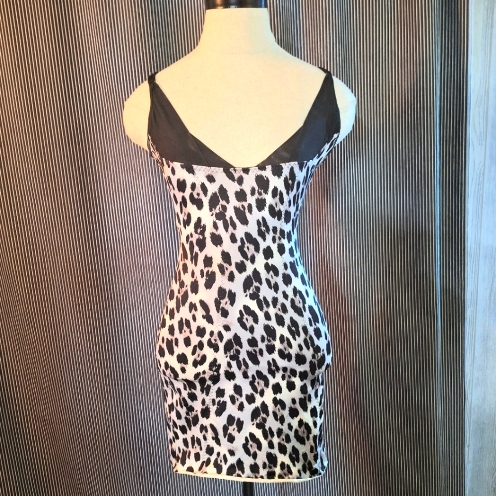 Victoria's Secret "So Curvaceous" Push-Up Shaping Slip w/Panty, Med, ID#36007528